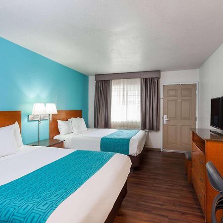 Howard Johnson By Wyndham National City/San Diego South מראה חיצוני תמונה