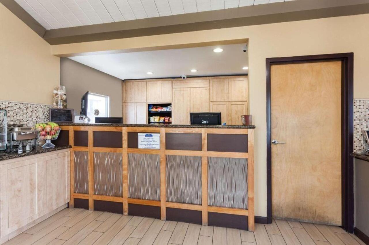 Howard Johnson By Wyndham National City/San Diego South מראה חיצוני תמונה