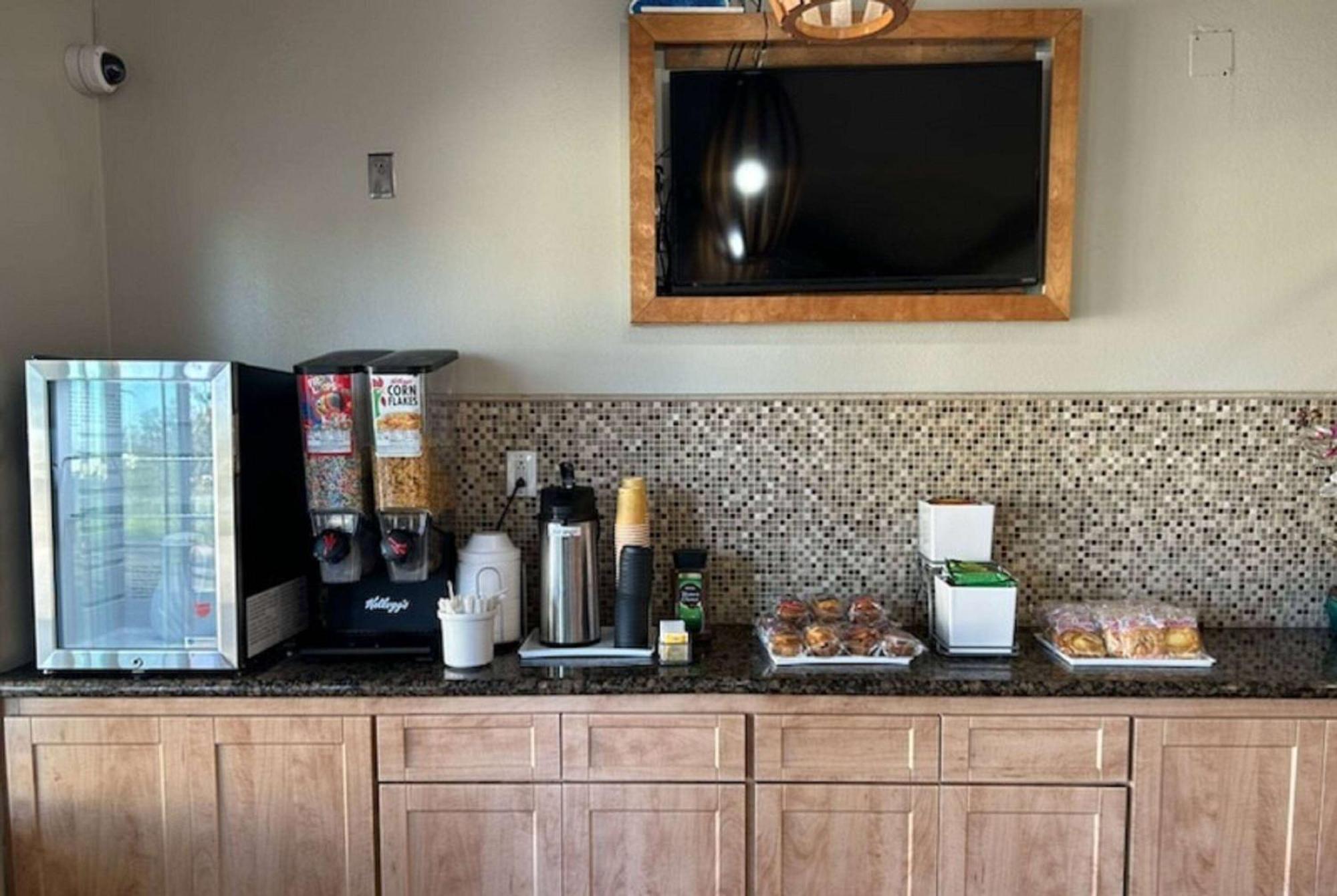 Howard Johnson By Wyndham National City/San Diego South מראה חיצוני תמונה