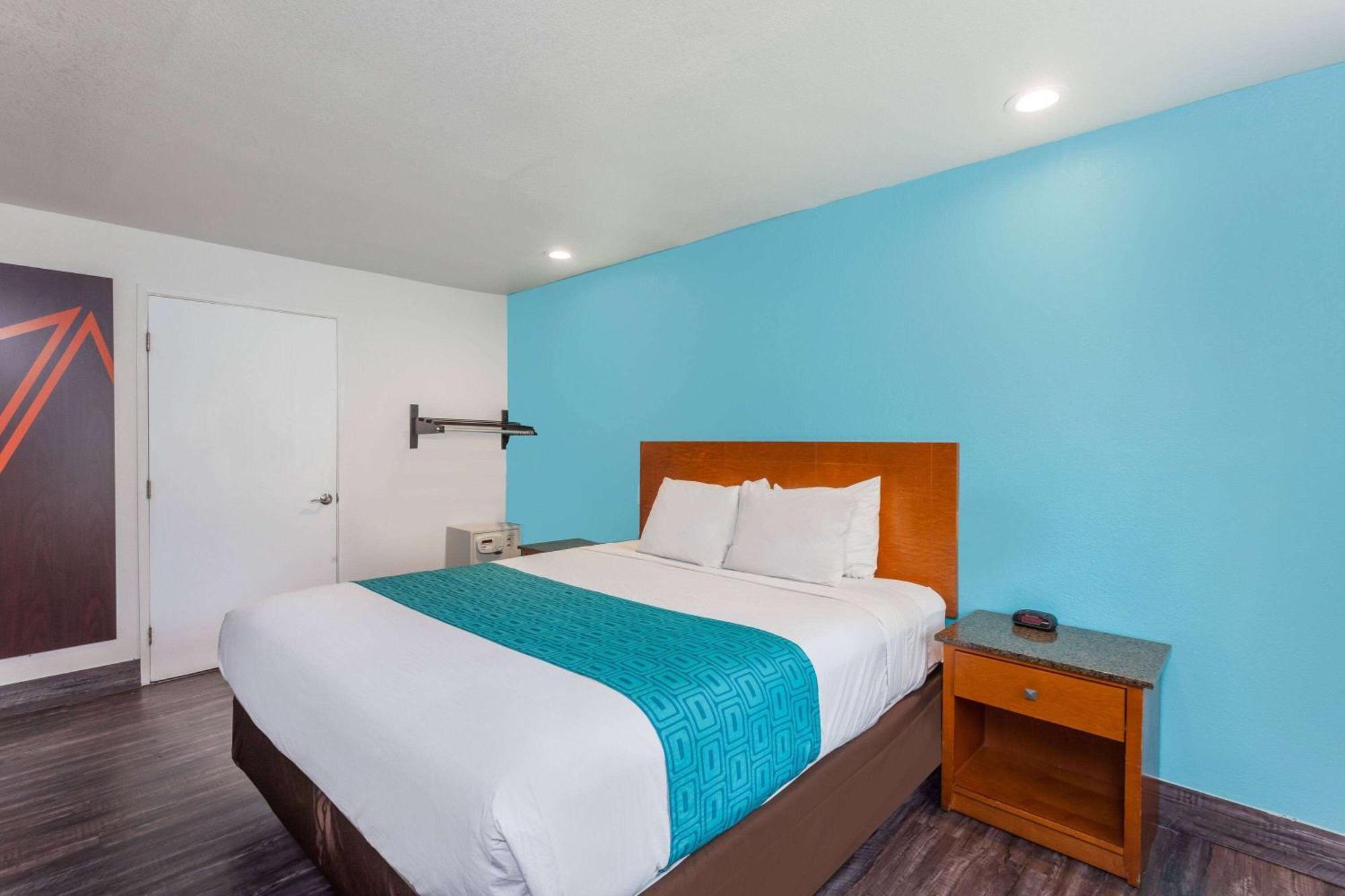 Howard Johnson By Wyndham National City/San Diego South מראה חיצוני תמונה