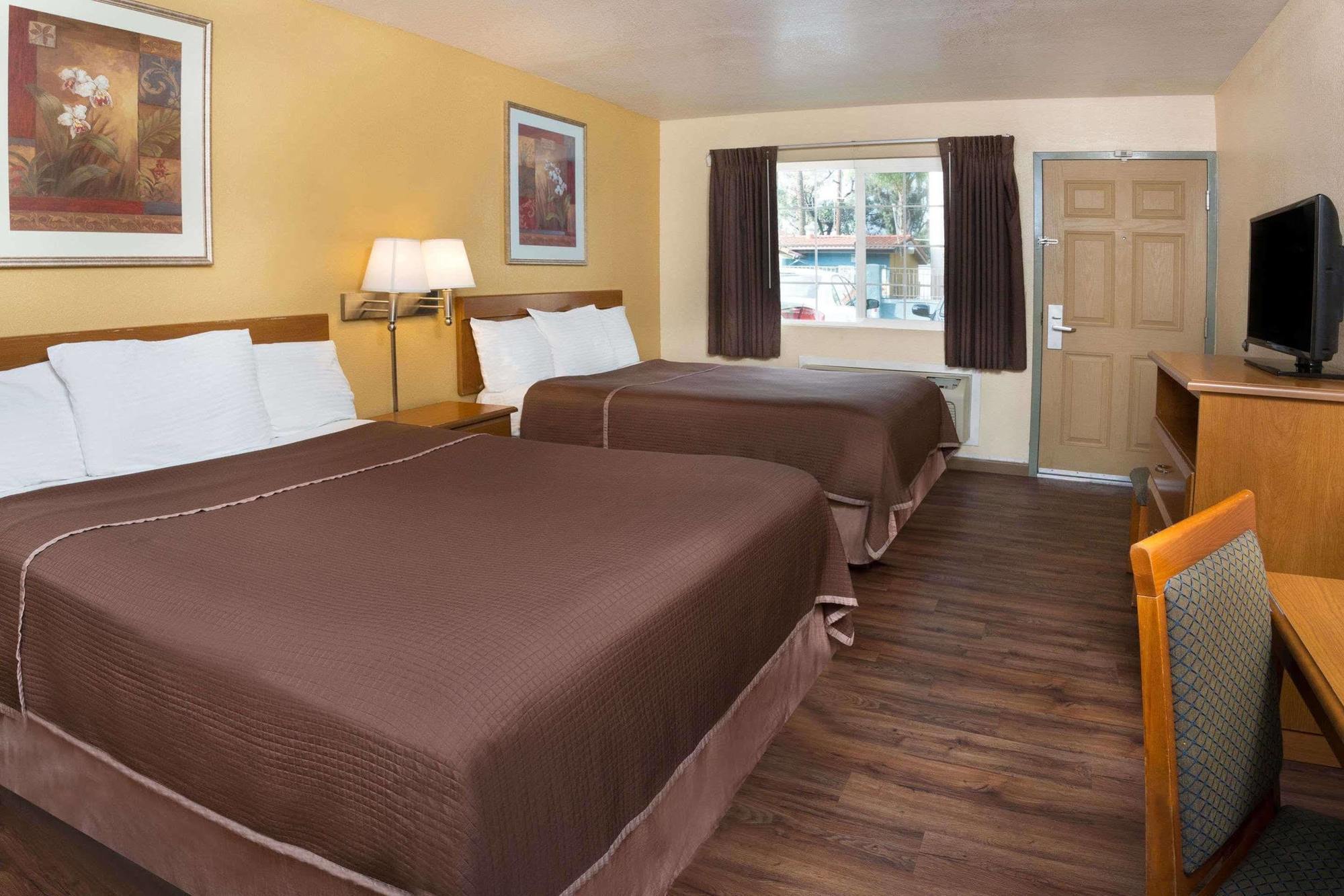 Howard Johnson By Wyndham National City/San Diego South מראה חיצוני תמונה