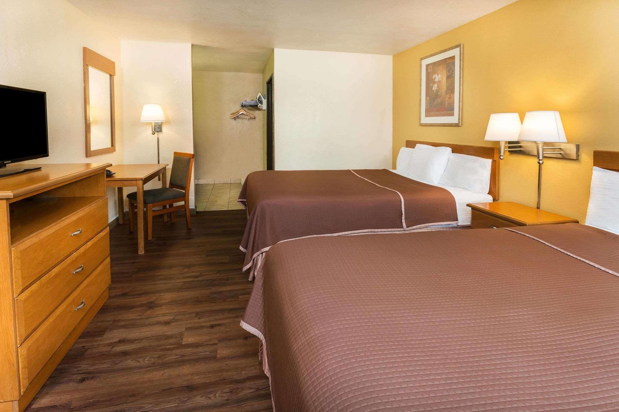 Howard Johnson By Wyndham National City/San Diego South מראה חיצוני תמונה