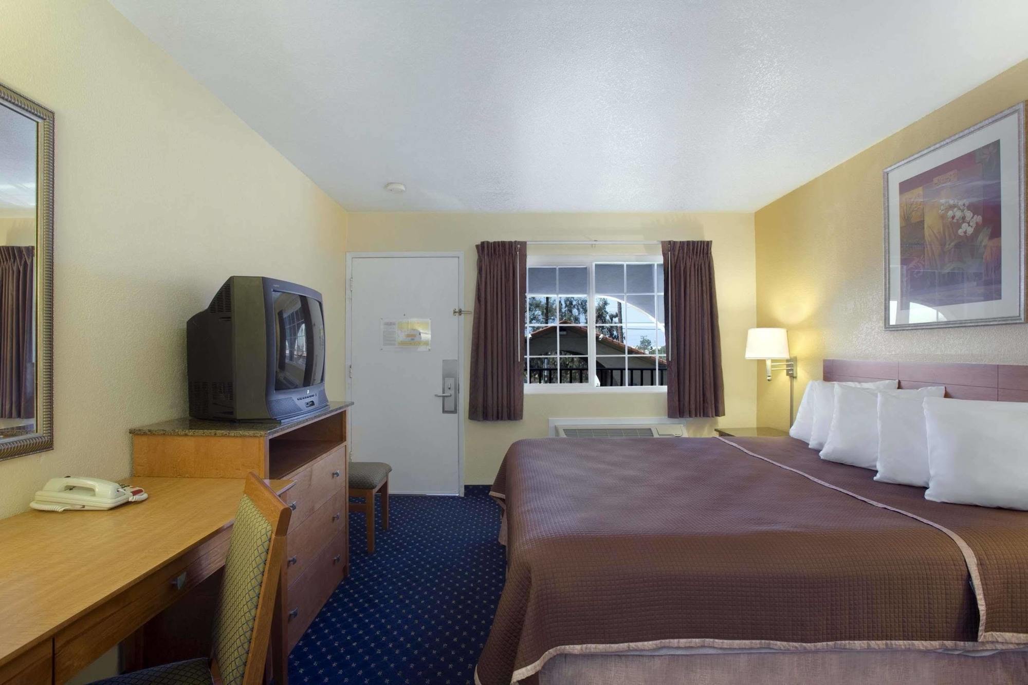 Howard Johnson By Wyndham National City/San Diego South מראה חיצוני תמונה