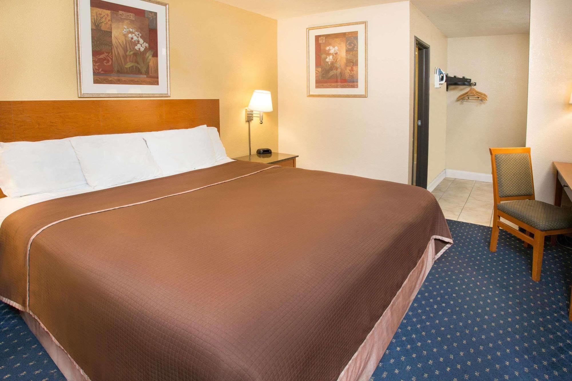 Howard Johnson By Wyndham National City/San Diego South מראה חיצוני תמונה