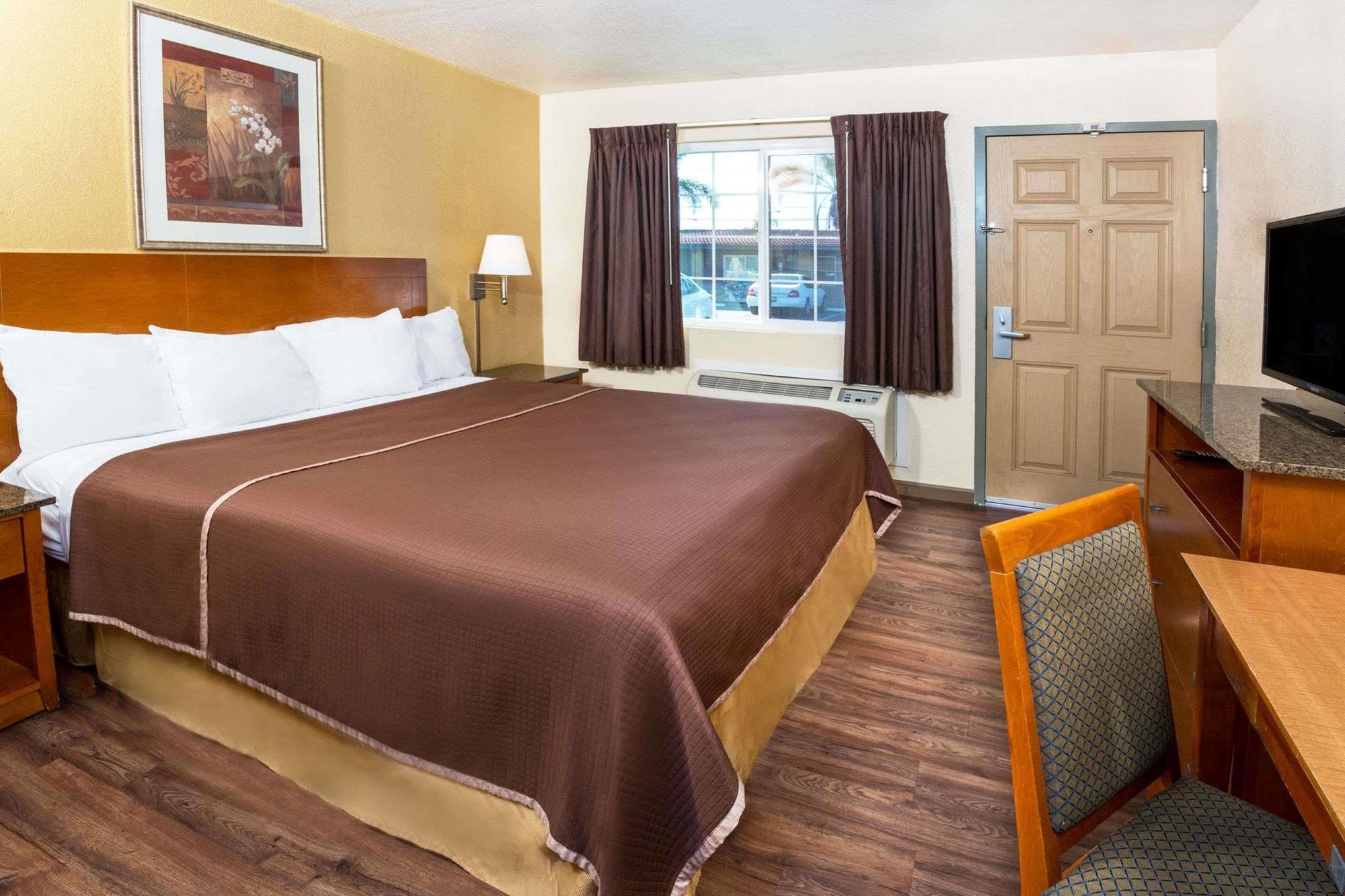 Howard Johnson By Wyndham National City/San Diego South מראה חיצוני תמונה