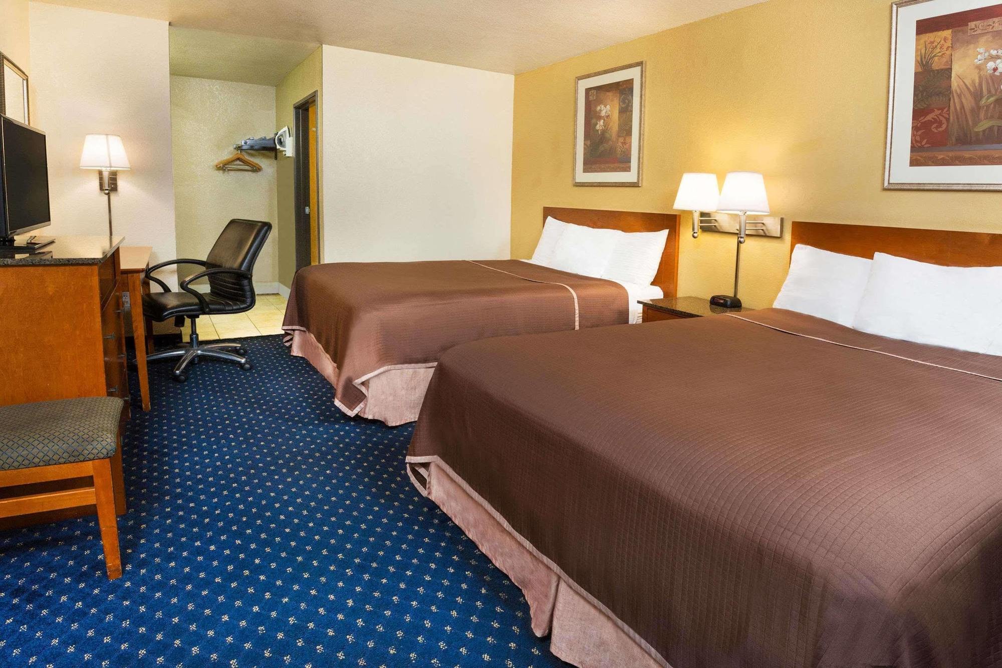 Howard Johnson By Wyndham National City/San Diego South מראה חיצוני תמונה