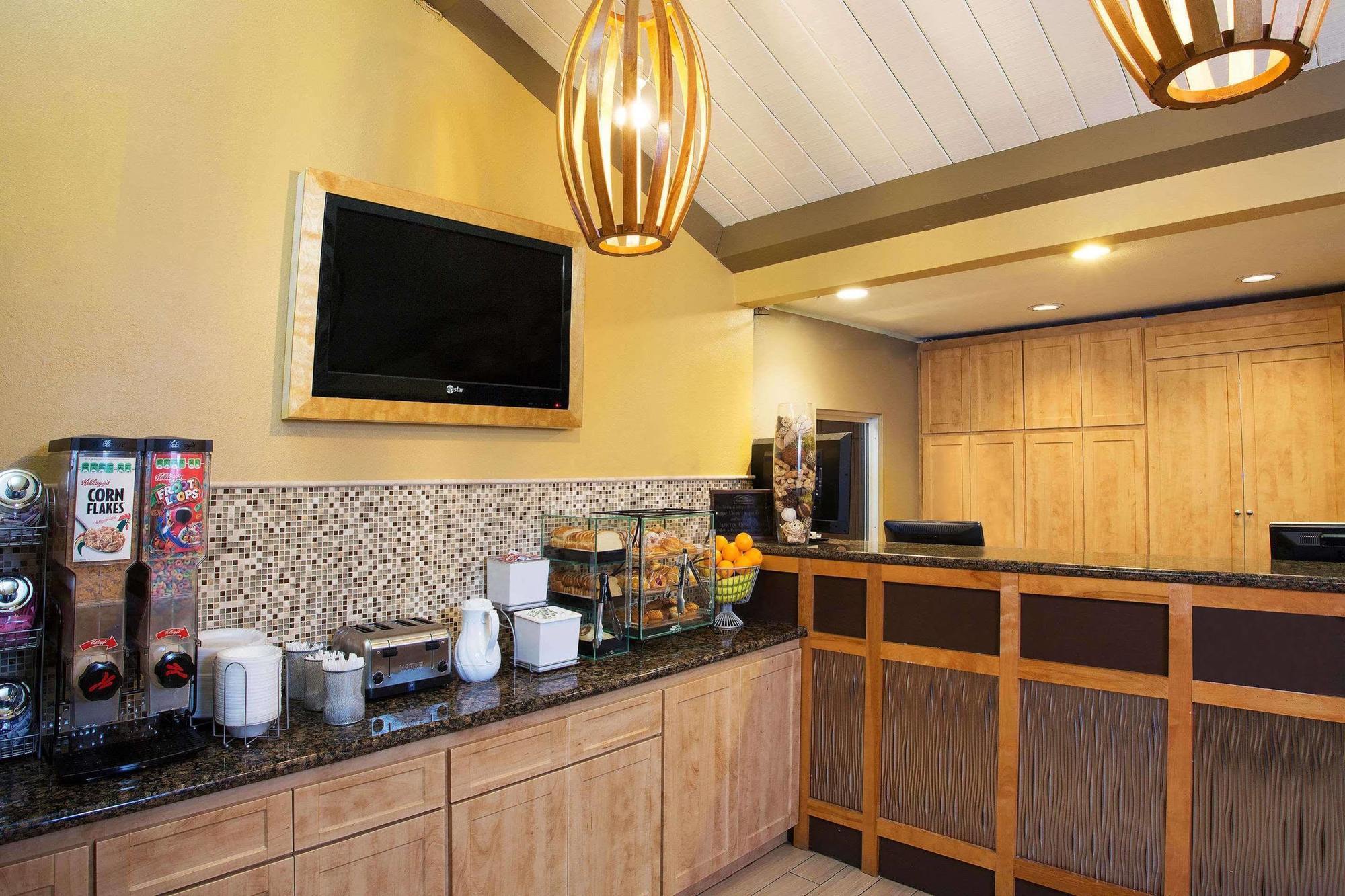 Howard Johnson By Wyndham National City/San Diego South מראה חיצוני תמונה